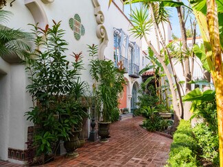 Plus de détails pour 8225 Fountain Ave, West Hollywood, CA - Logement à vendre