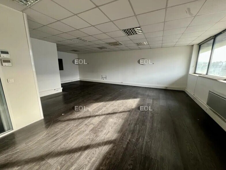 Local d’activités dans Saint-Denis à louer - Photo intérieure – Image 3 sur 5