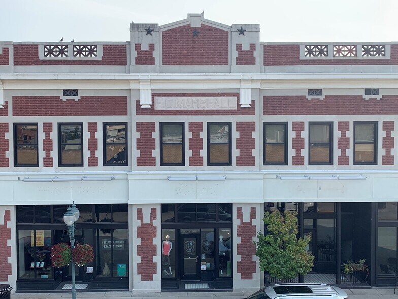 121 S 4th St, Manhattan, KS à louer - Photo de l’immeuble – Image 2 sur 2