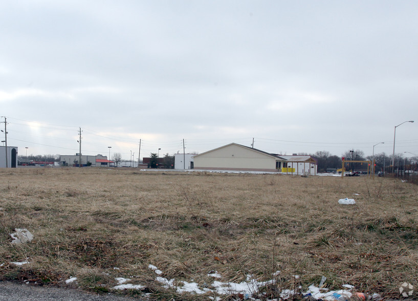 5349 W Pike Plaza Rd, Indianapolis, IN à vendre - Photo de l’immeuble – Image 3 sur 6