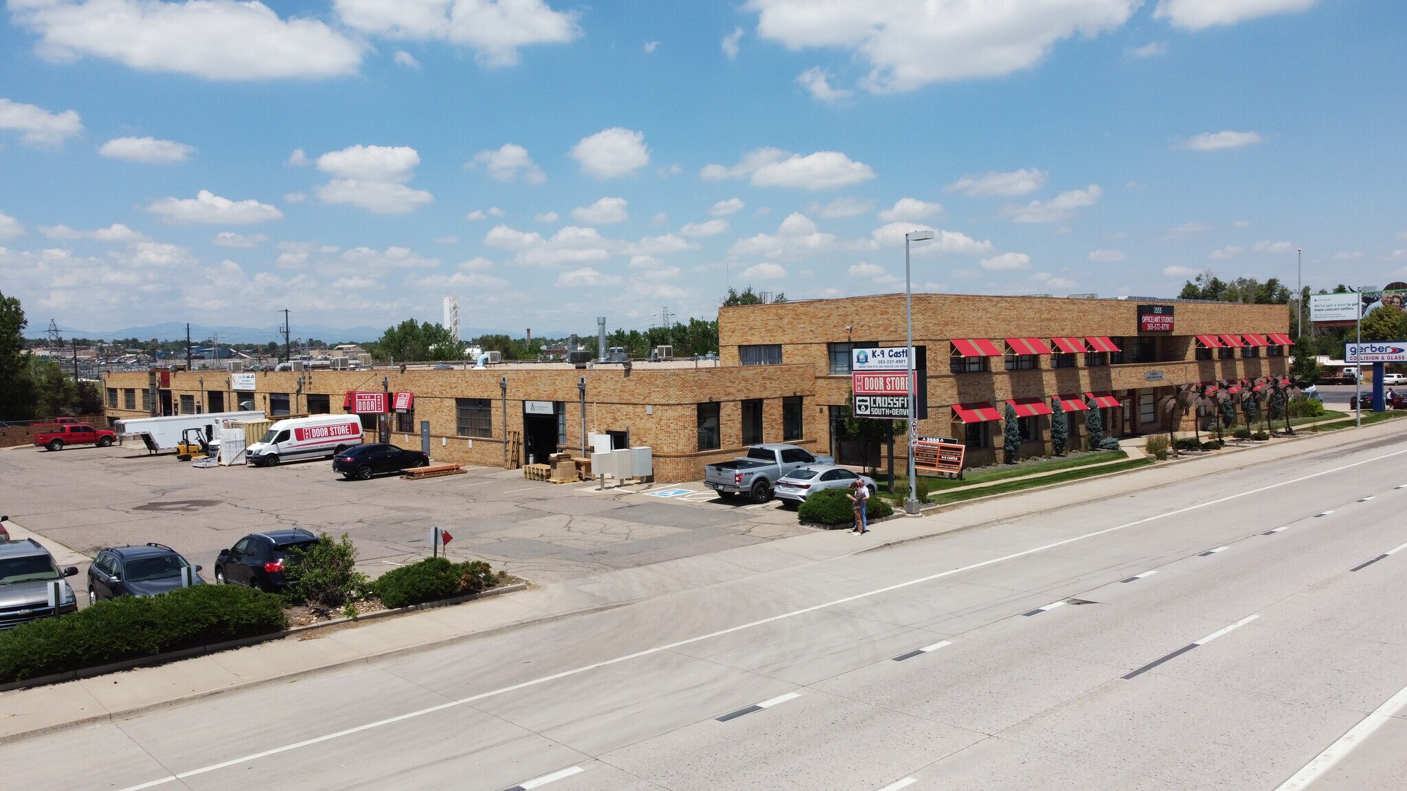 2555 S Santa Fe Dr, Denver, CO à louer Photo principale– Image 1 sur 18