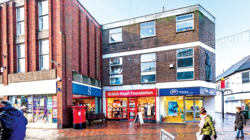 2-2A Brook Sq, Rugeley à louer - Photo principale – Image 1 sur 1