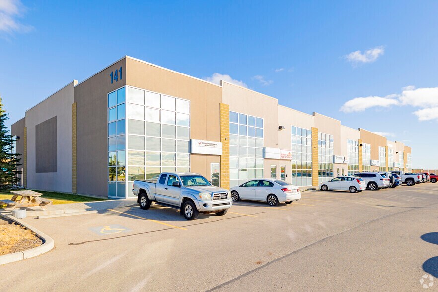 141 Commercial Dr, Rocky View No 44, AB à vendre - Photo principale – Image 1 sur 7