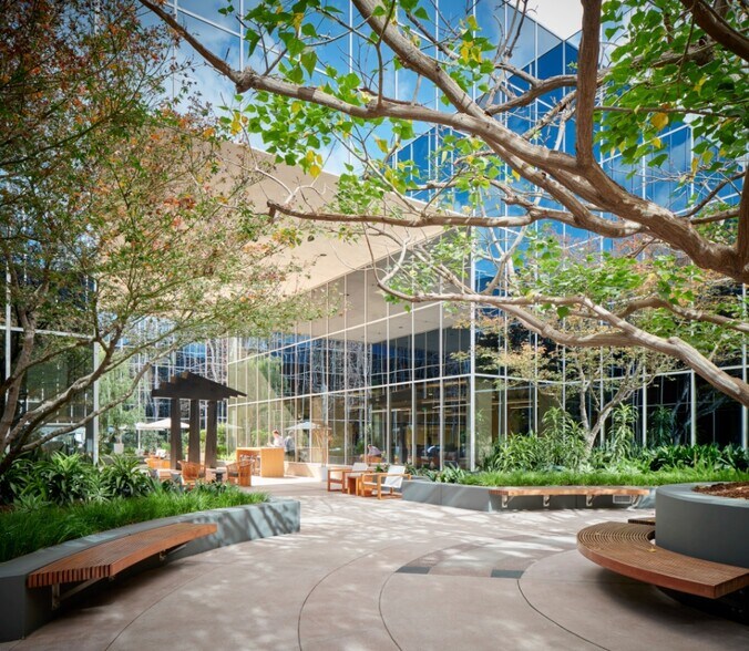 345 N Maple Dr, Beverly Hills, CA à louer - Photo de l’immeuble – Image 1 sur 7