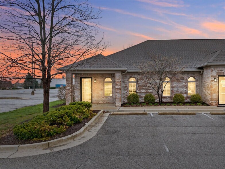 287-299 Shiloh Crossing Dr, Avon, IN à louer - Photo de l’immeuble – Image 2 sur 23