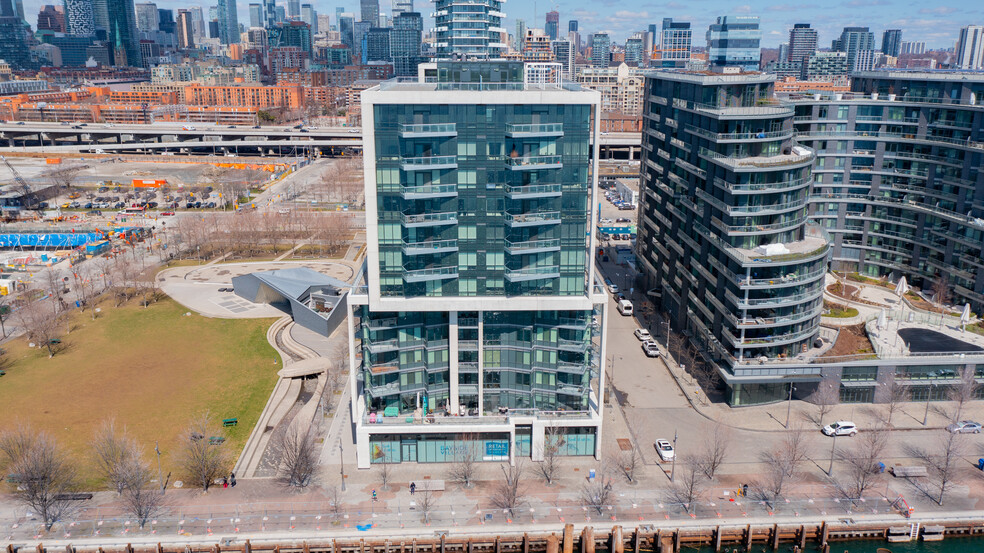 215 Queens Quay E, Toronto, ON à louer - Photo de l’immeuble – Image 2 sur 22