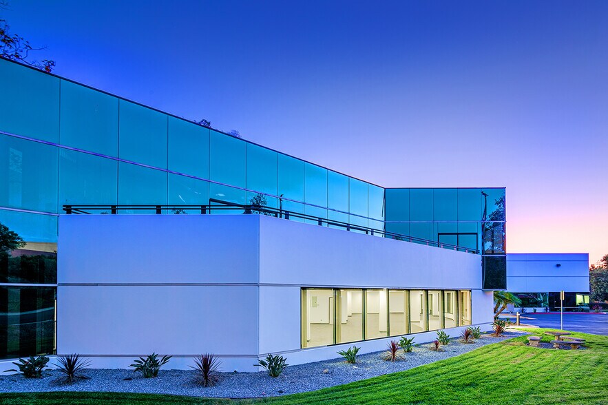 5816 Dryden Pl, Carlsbad, CA à louer - Photo de l’immeuble – Image 2 sur 7