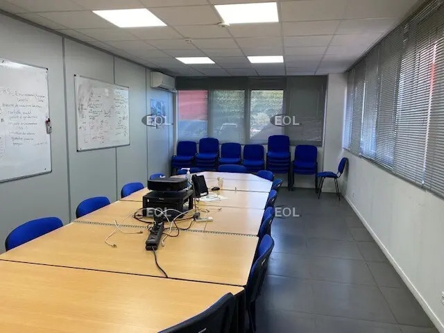 Local d’activités dans Vitrolles à louer - Photo intérieure – Image 2 sur 3