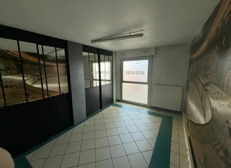 Local commercial dans Lyon à vendre - Photo de l’immeuble – Image 3 sur 9