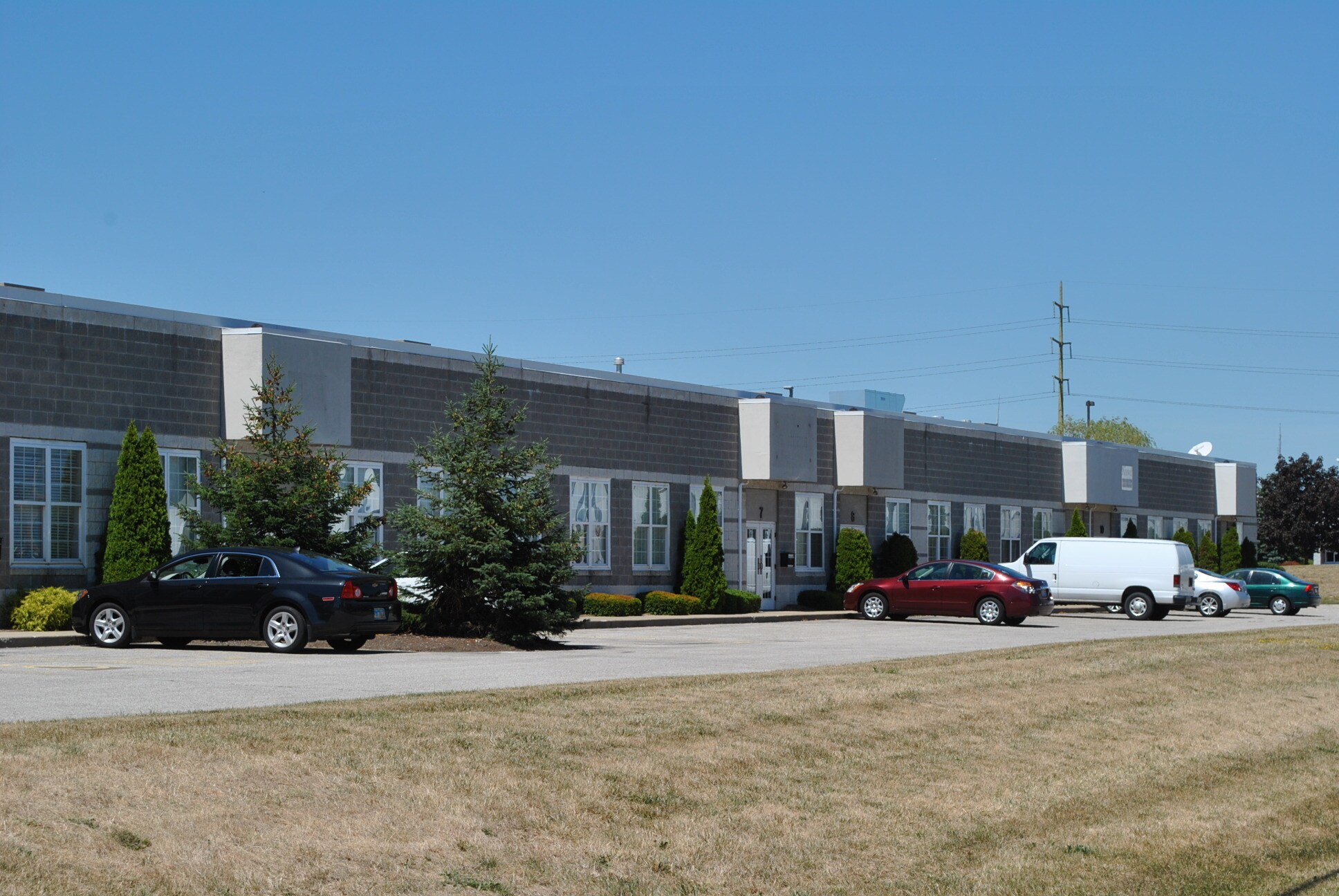 5386 Majestic Pky, Bedford, OH à louer Photo de l’immeuble– Image 1 sur 3