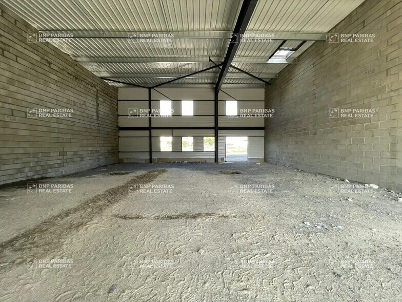 Local d'activités dans Chambray-lès-Tours à vendre - Photo de l’immeuble – Image 3 sur 9