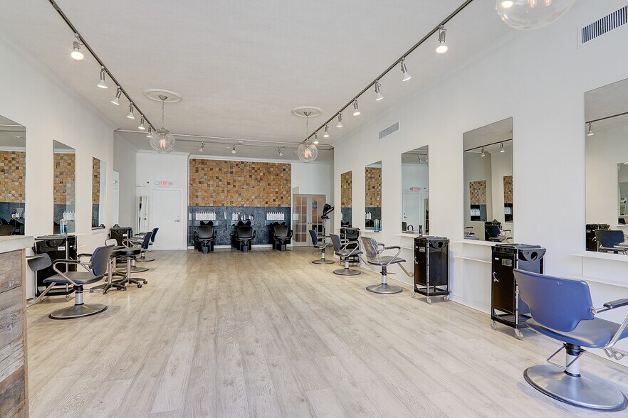 715-717 Queen St E, Toronto, ON à louer - Photo intérieure – Image 3 sur 43