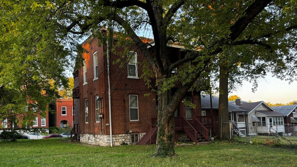 1048 Sells Ave, Saint Louis, MO à vendre - Photo de l’immeuble – Image 2 sur 5