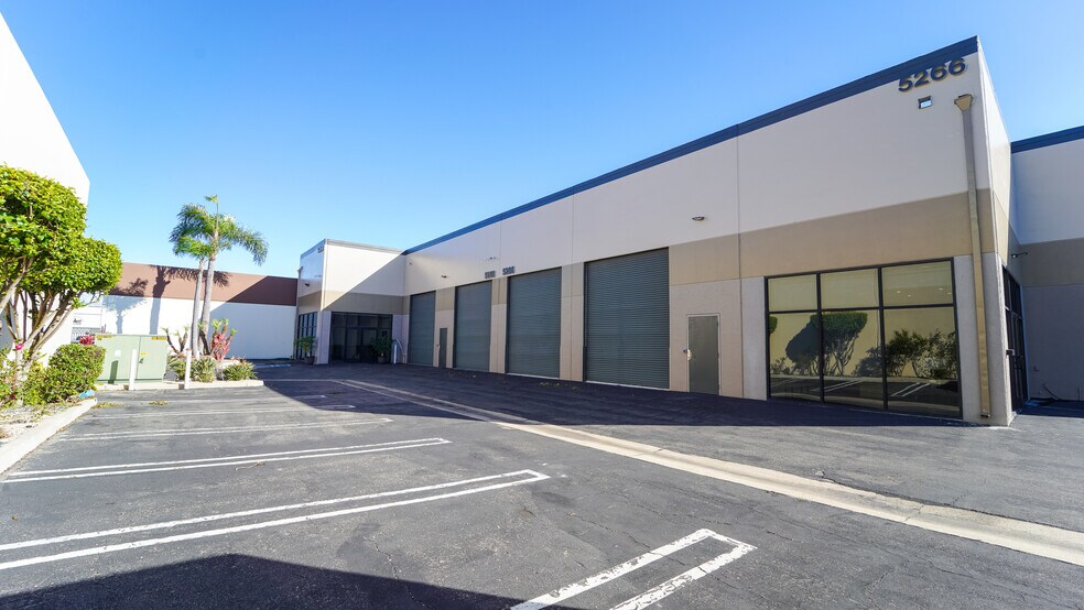 5266-5268 System Dr, Huntington Beach, CA à vendre - Photo de l’immeuble – Image 3 sur 3