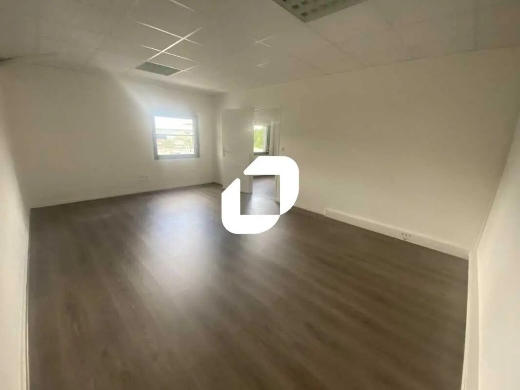 Bureau dans SAINT-JEAN-D'ILLAC à louer Photo de l’immeuble– Image 1 sur 4