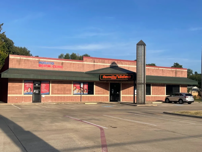 1400 N Center St, Bonham, TX à louer - Photo de l’immeuble – Image 2 sur 3