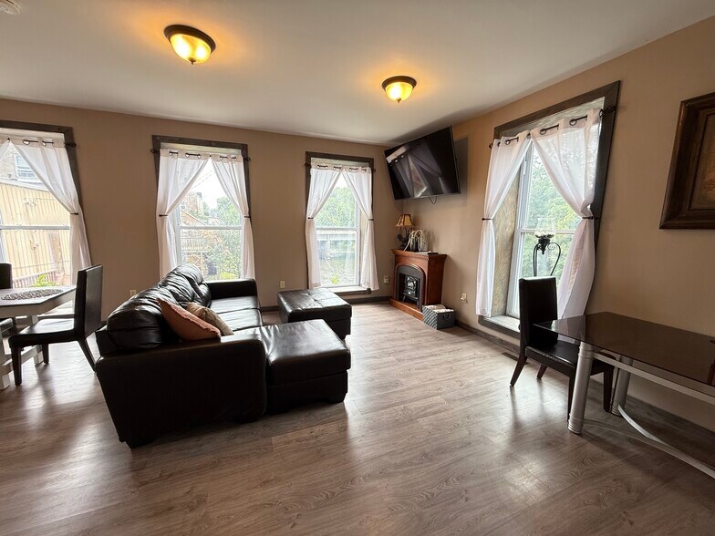 121 Water St, Albany, WI à vendre - Photo de l’immeuble – Image 3 sur 22