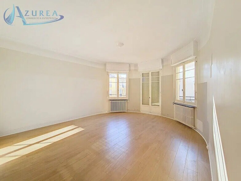 Bureau dans Nice à louer - Photo de l’immeuble – Image 2 sur 12