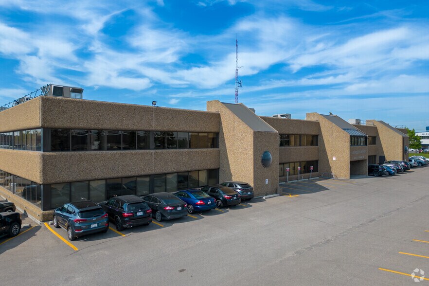 2723 37th Ave NE, Calgary, AB à louer - Photo de l’immeuble – Image 2 sur 6