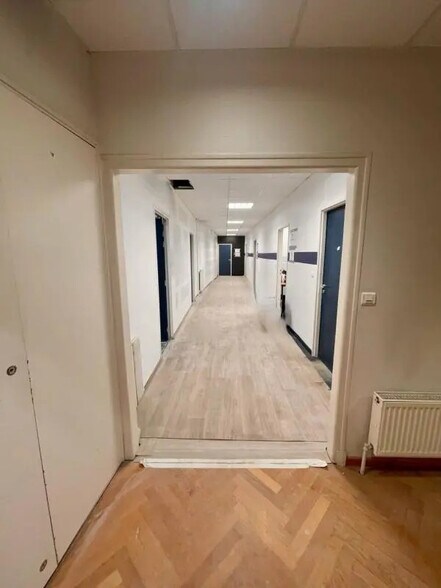 Local commercial dans Reims à louer - Photo de l’immeuble – Image 2 sur 4