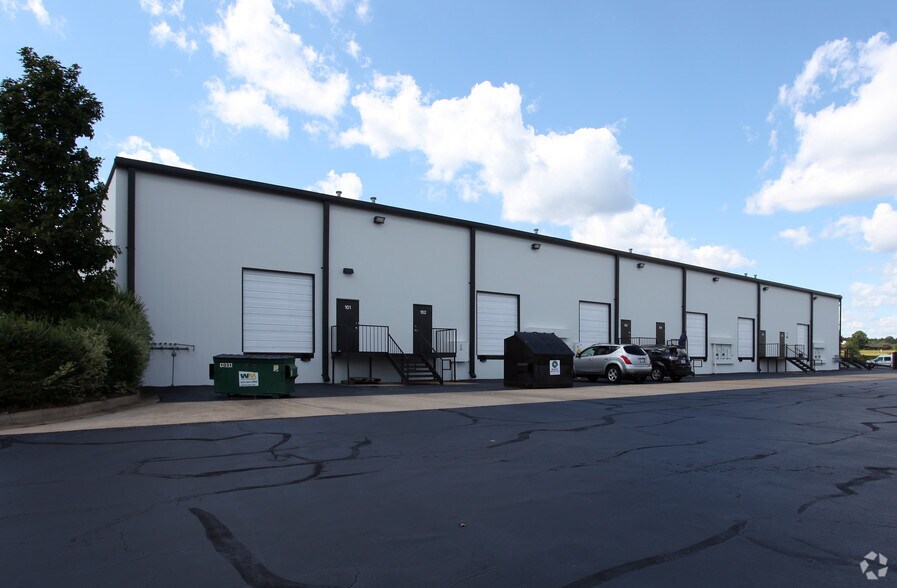 2300 Westinghouse Blvd, Raleigh, NC à louer - Photo de l’immeuble – Image 3 sur 9