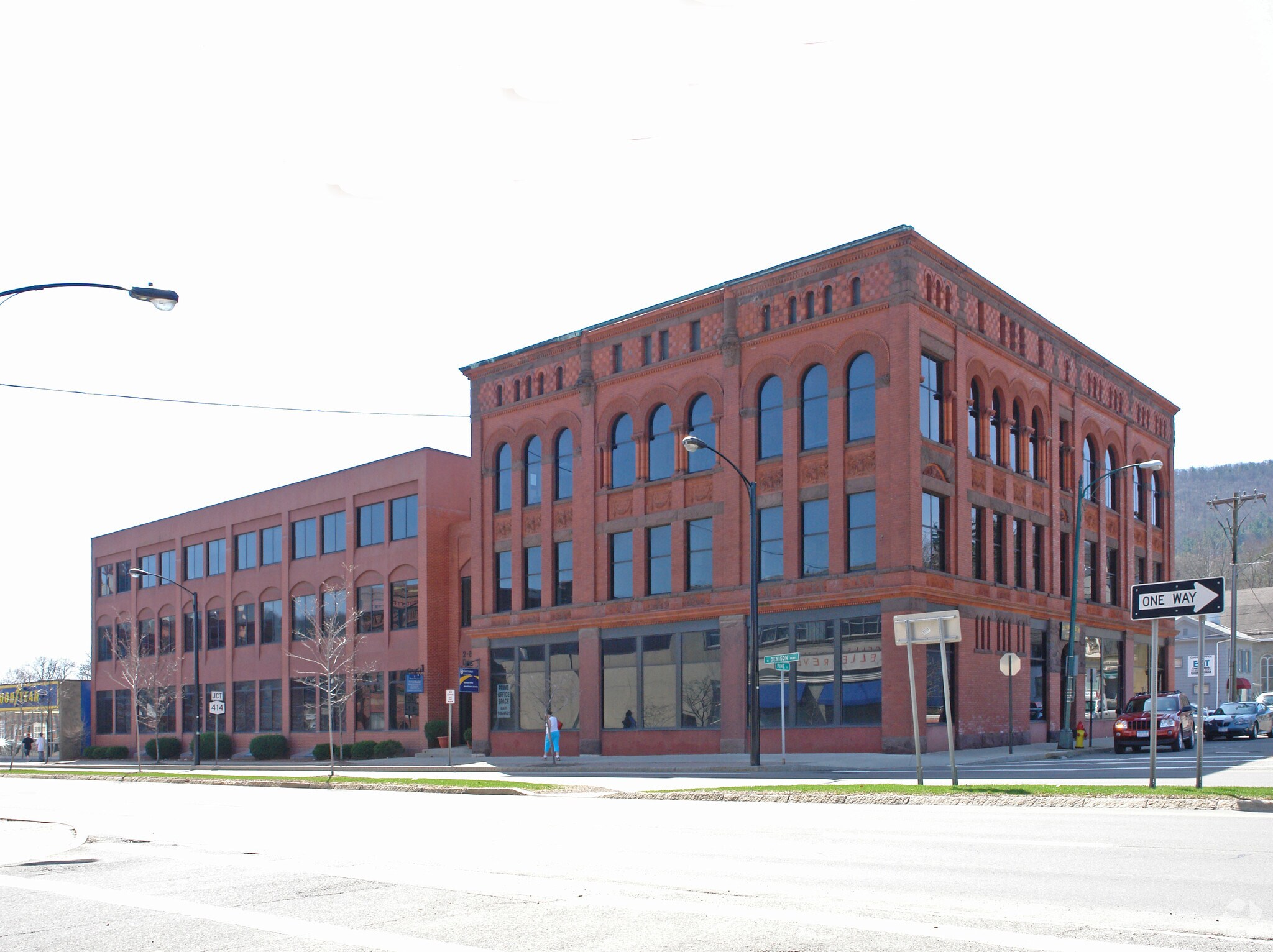2-8 Denison E Pky, Corning, NY à louer Photo principale– Image 1 sur 3