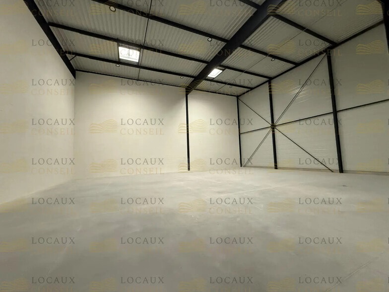 23 Rue Des Beaux Soleils, Osny à louer - Photo de l’immeuble – Image 2 sur 5