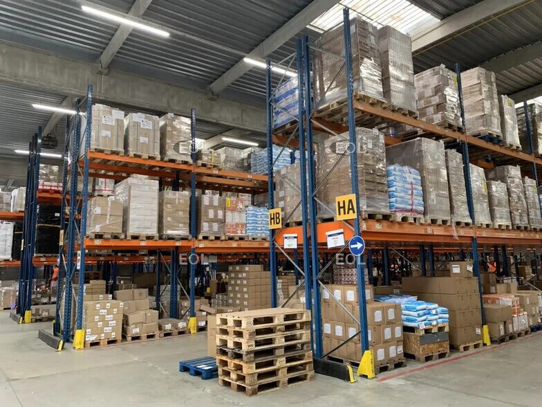 Local d’activités dans Lisses à louer - Photo de l’immeuble – Image 3 sur 7