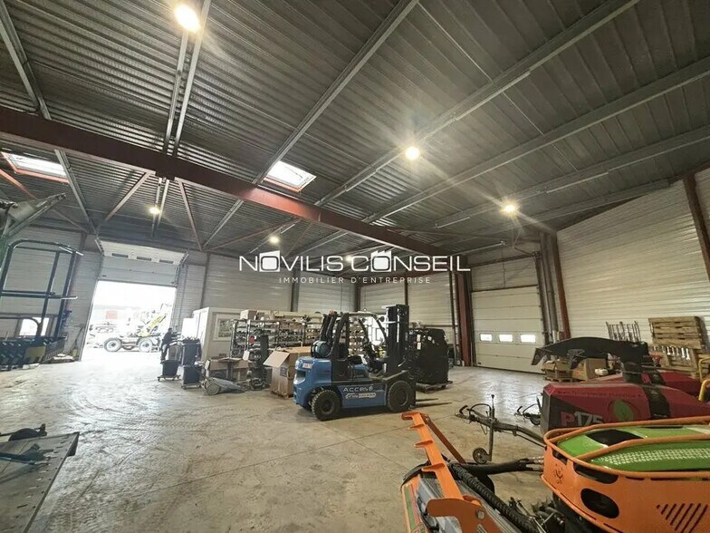 Local d’activités dans Bouloc à louer - Photo de l’immeuble – Image 3 sur 7