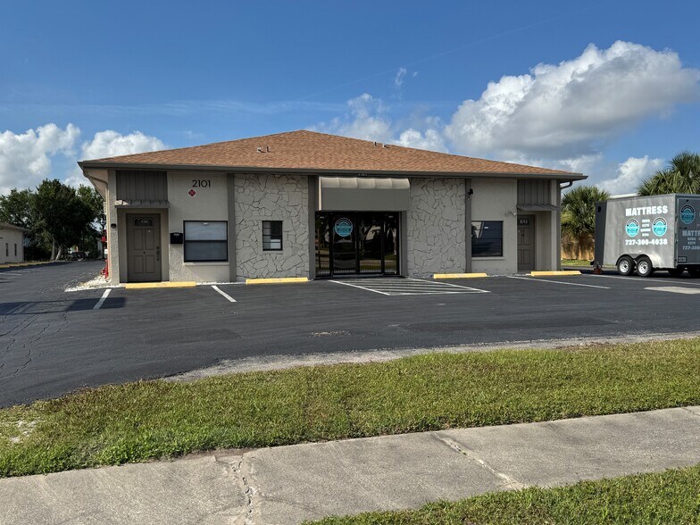 2101-2111 Sunnydale Blvd, Clearwater, FL à louer - Photo de l’immeuble – Image 3 sur 36