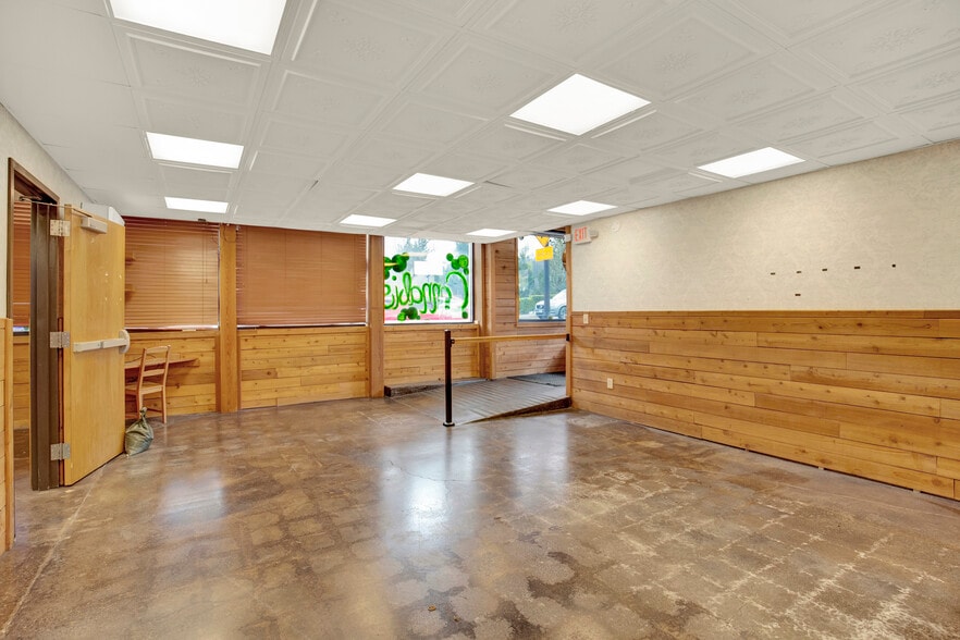 222 Molalla Ave, Oregon City, OR à vendre - Photo intérieure – Image 2 sur 9