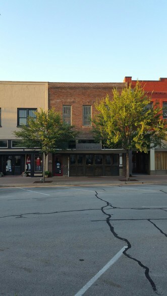 112 E Louisiana St, McKinney, TX à louer - Photo de l’immeuble – Image 1 sur 1
