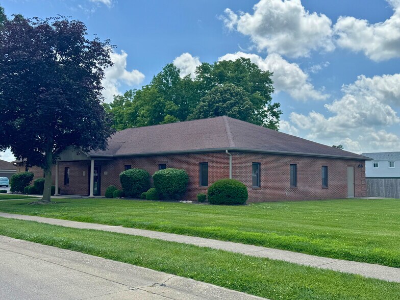 3065 Pershing Ct, Decatur, IL à vendre - Photo de l’immeuble – Image 3 sur 33