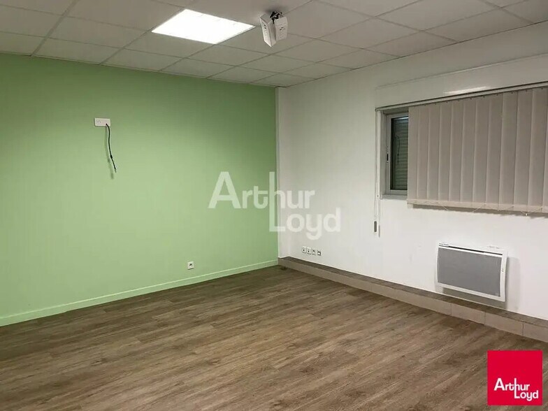 Local d'activités dans Angers à vendre - Photo de l’immeuble – Image 3 sur 3