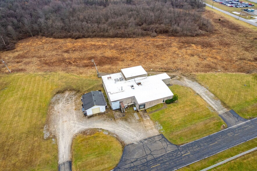 2050 Sportys Dr, Batavia, OH à vendre - Photo de l’immeuble – Image 2 sur 24