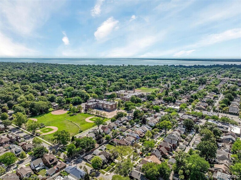 1254 Beaconsfield Ave, Grosse Pointe Park, MI à vendre - Photo de l’immeuble – Image 3 sur 7
