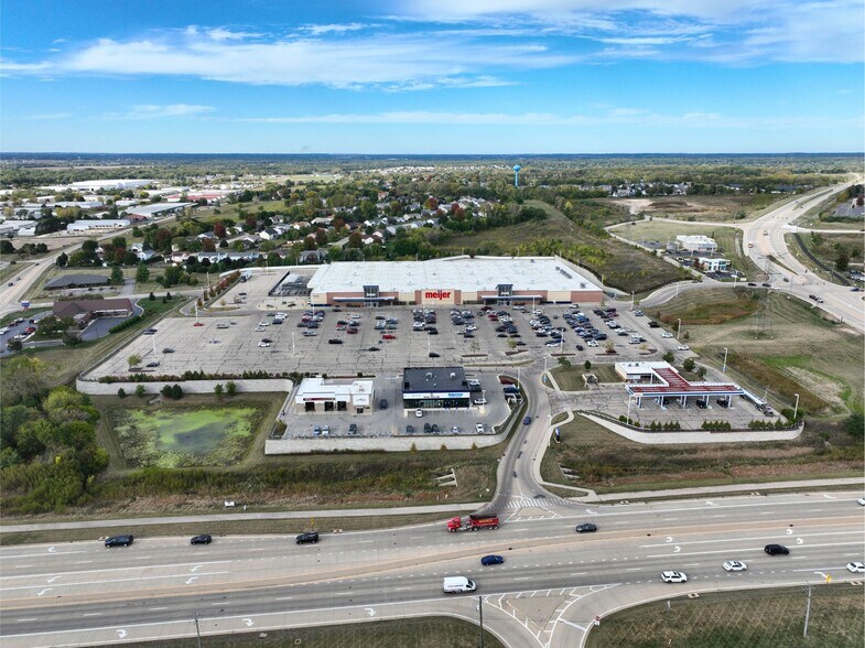 1768 W Lane Rd, Machesney Park, IL à louer - Photo de l’immeuble – Image 2 sur 4
