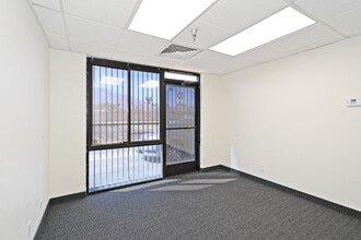 36665 Bankside Dr, Cathedral City, CA à louer Photo intérieure– Image 1 sur 5