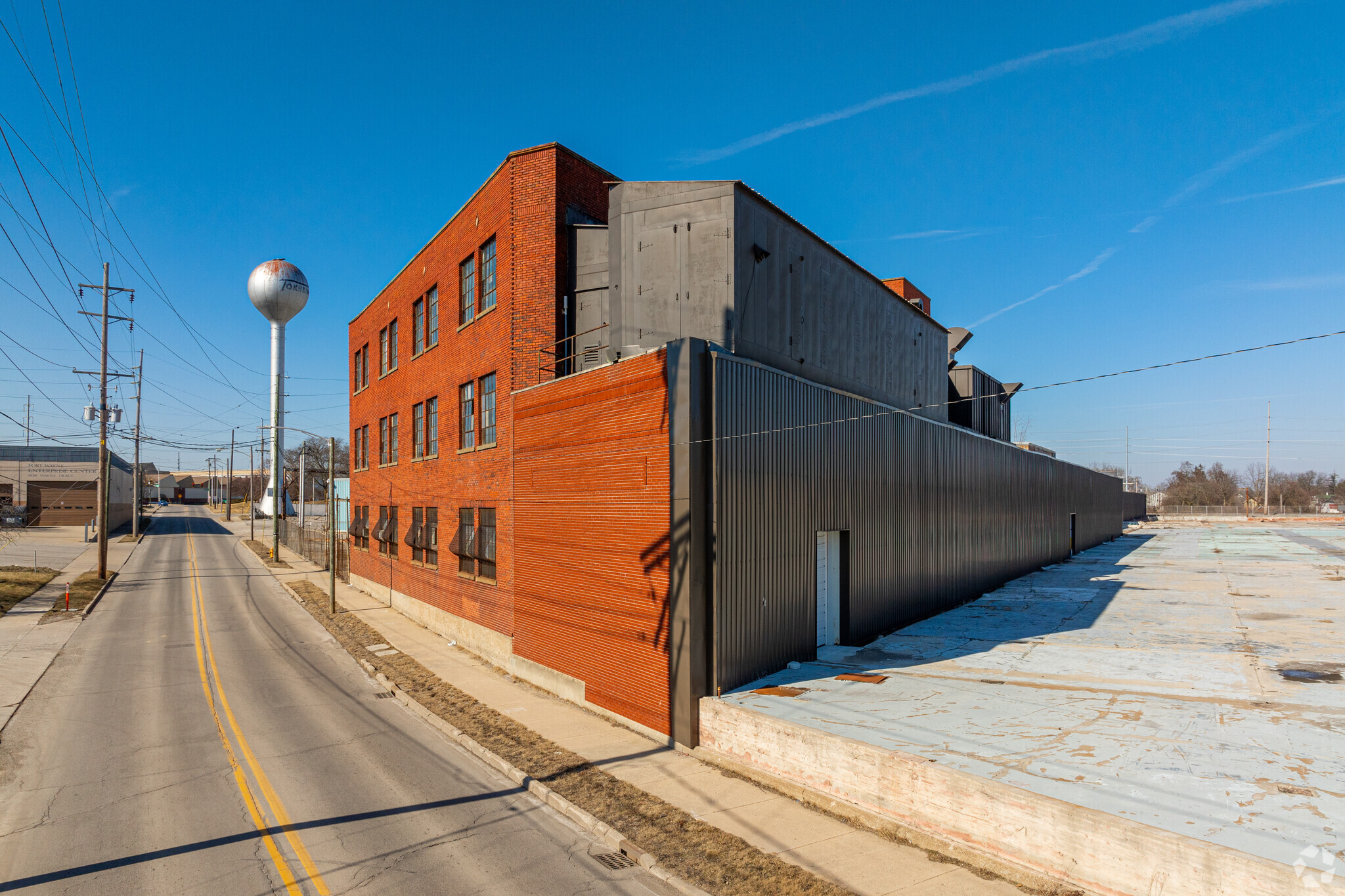 1600 Wabash Ave, Fort Wayne, IN à louer Photo principale– Image 1 sur 27