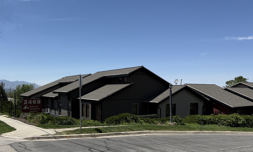 2469 E Fort Union Blvd, Salt Lake City, UT à vendre - Photo de l’immeuble – Image 1 sur 6