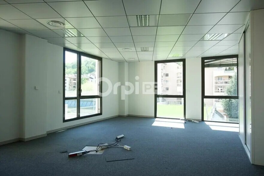 Bureau dans Lyon à louer - Photo de l’immeuble – Image 3 sur 9