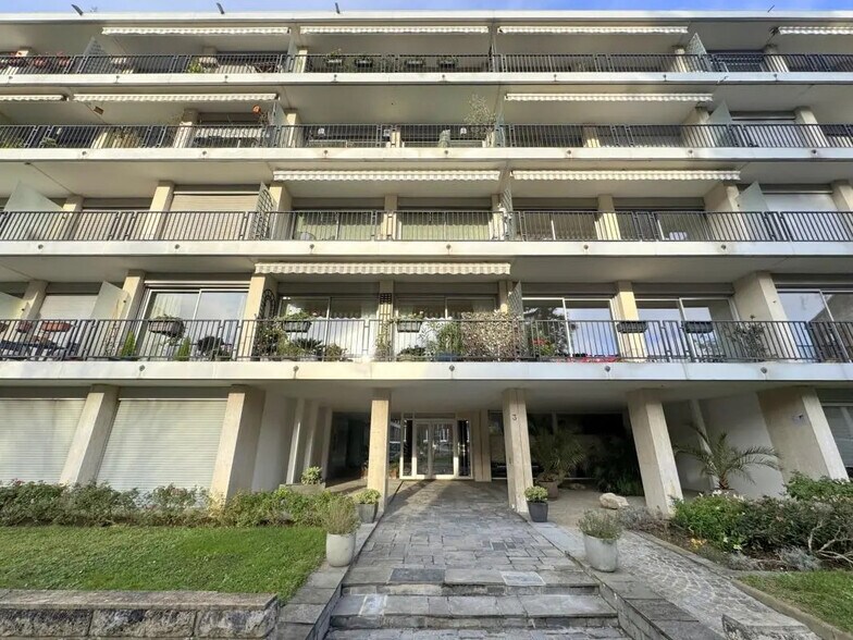 Bureau dans Versailles à louer - Photo de l’immeuble – Image 1 sur 15