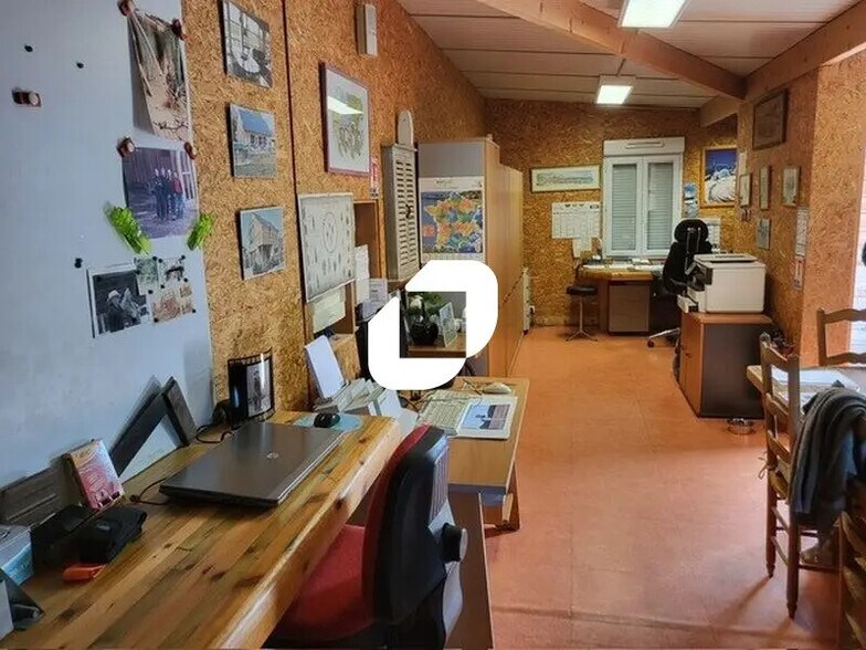 Local d’activités dans Cormeilles-en-Vexin à louer - Photo de l’immeuble – Image 3 sur 7