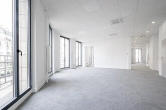 13 Place Kossuth, Paris à louer Photo intérieure– Image 2 sur 9