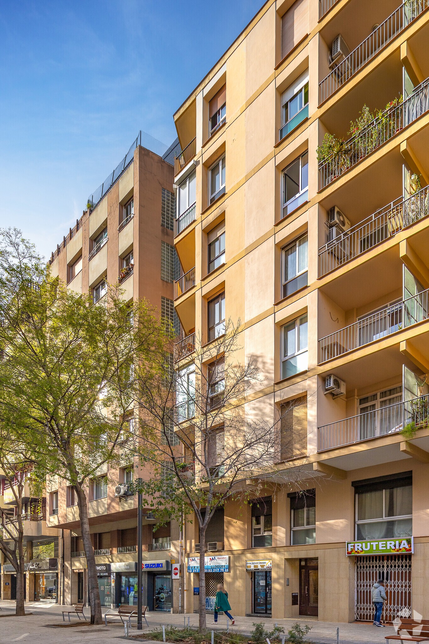 Immeuble residentiel dans Barcelone, Barcelona à vendre Photo principale– Image 1 sur 3