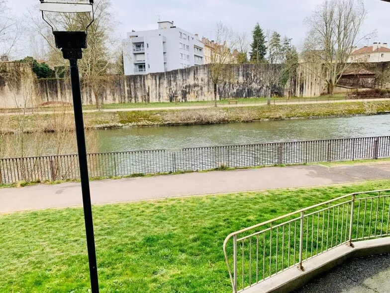 Industriel/Logistique dans Metz à vendre - Photo de l’immeuble – Image 2 sur 3