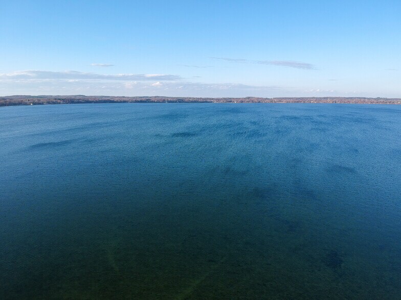 512 Gold St, Green Lake, WI à vendre - Photo de l’immeuble – Image 3 sur 56