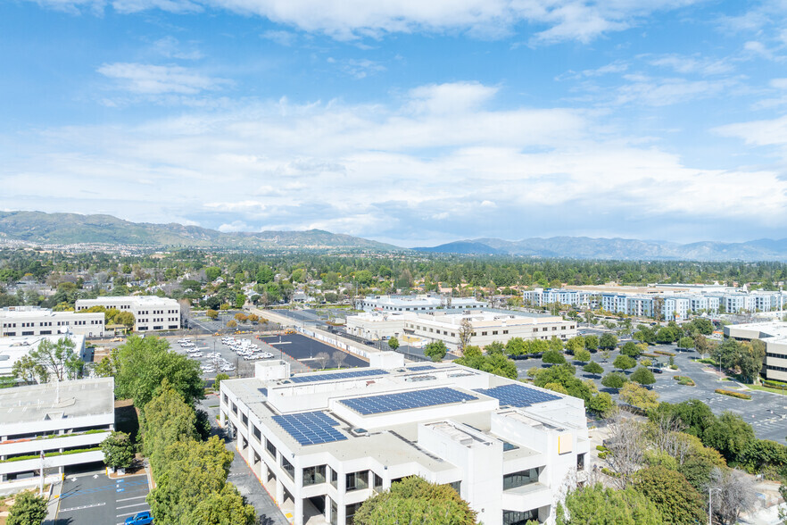 19809 Prairie St, Chatsworth, CA à vendre - Photo de l’immeuble – Image 3 sur 8