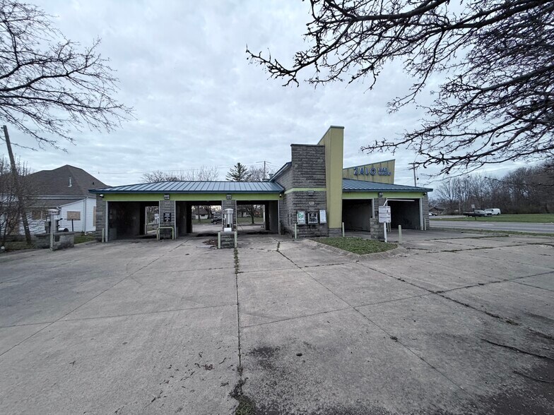 925 Nichol Ave, Anderson, IN à louer - Photo de l’immeuble – Image 3 sur 5