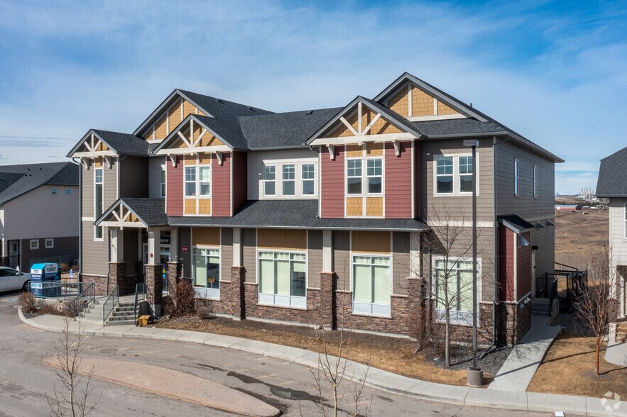 101 Sunset Dr, Cochrane, AB à vendre - Photo de l’immeuble – Image 3 sur 10